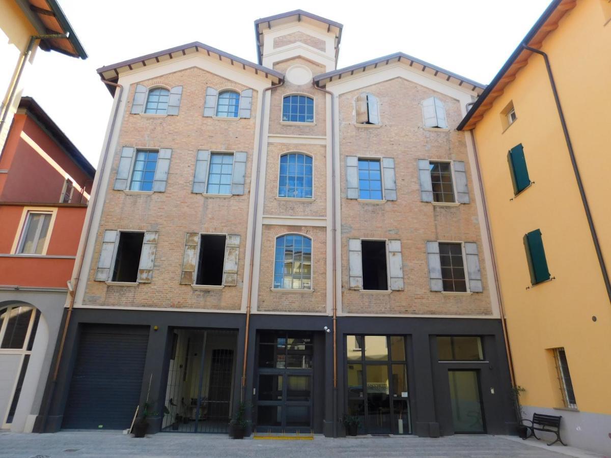 Piumaviola Beds & Apartments Parma Bagian luar foto