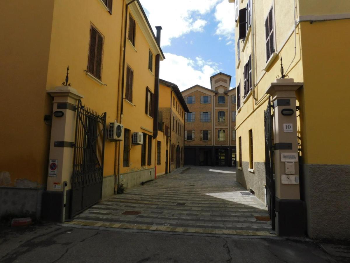 Piumaviola Beds & Apartments Parma Bagian luar foto