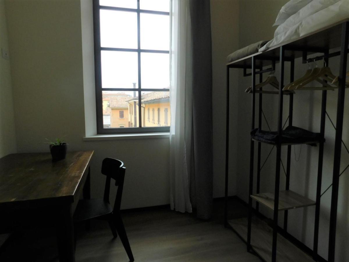 Piumaviola Beds & Apartments Parma Bagian luar foto