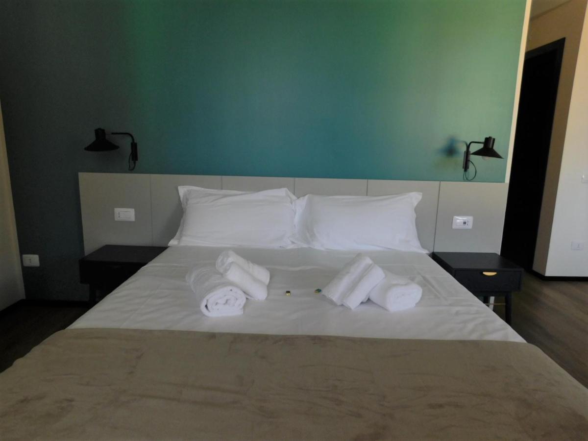 Piumaviola Beds & Apartments Parma Bagian luar foto