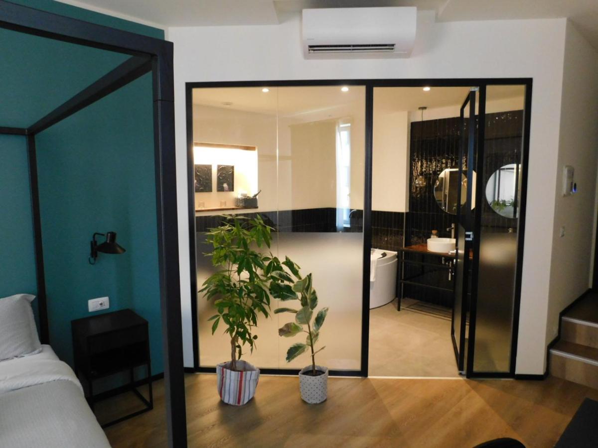 Piumaviola Beds & Apartments Parma Bagian luar foto